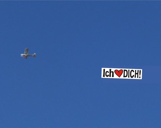 Luftwerbung Liebesbotschaft Sky Luftwerbung Bannerschlepp Mit Flugzeugbanner